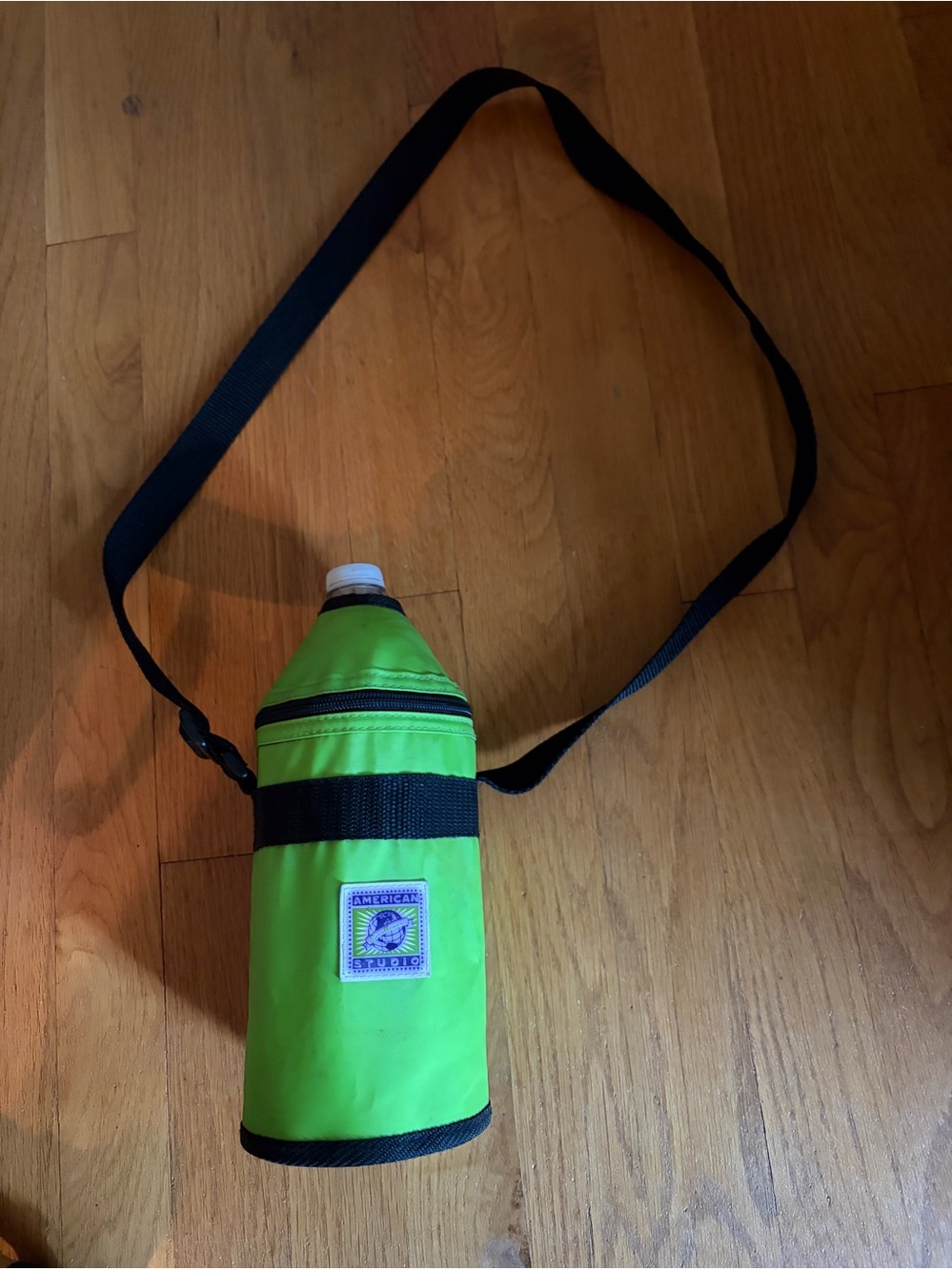 AMERICAN STUDIO Green Insulated Water Bottle W/ Zip Up  Carrying Case 32 OZ